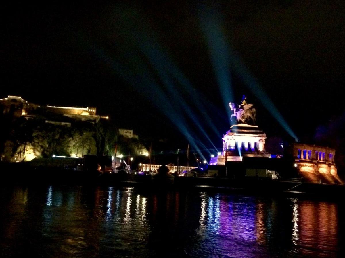 Haus Am Ufer Mit Rheinpanoramablick Lejlighed Koblenz  Eksteriør billede